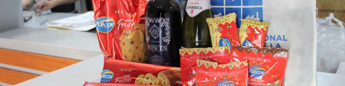 Entrega de eco bolsas Navideñas